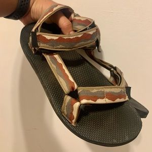 Mens Tevas Size 10